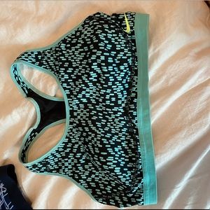 NIKE SPORTS BRA!!!!